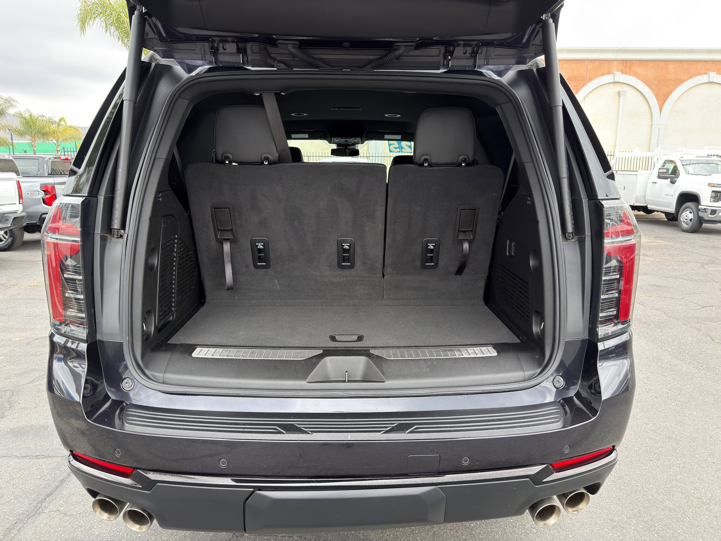 Used 2025 Chevrolet Tahoe RST RWD image 16