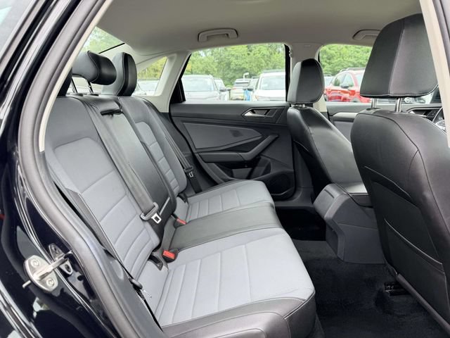Used 2025 Volkswagen Jetta SE FWD image 11