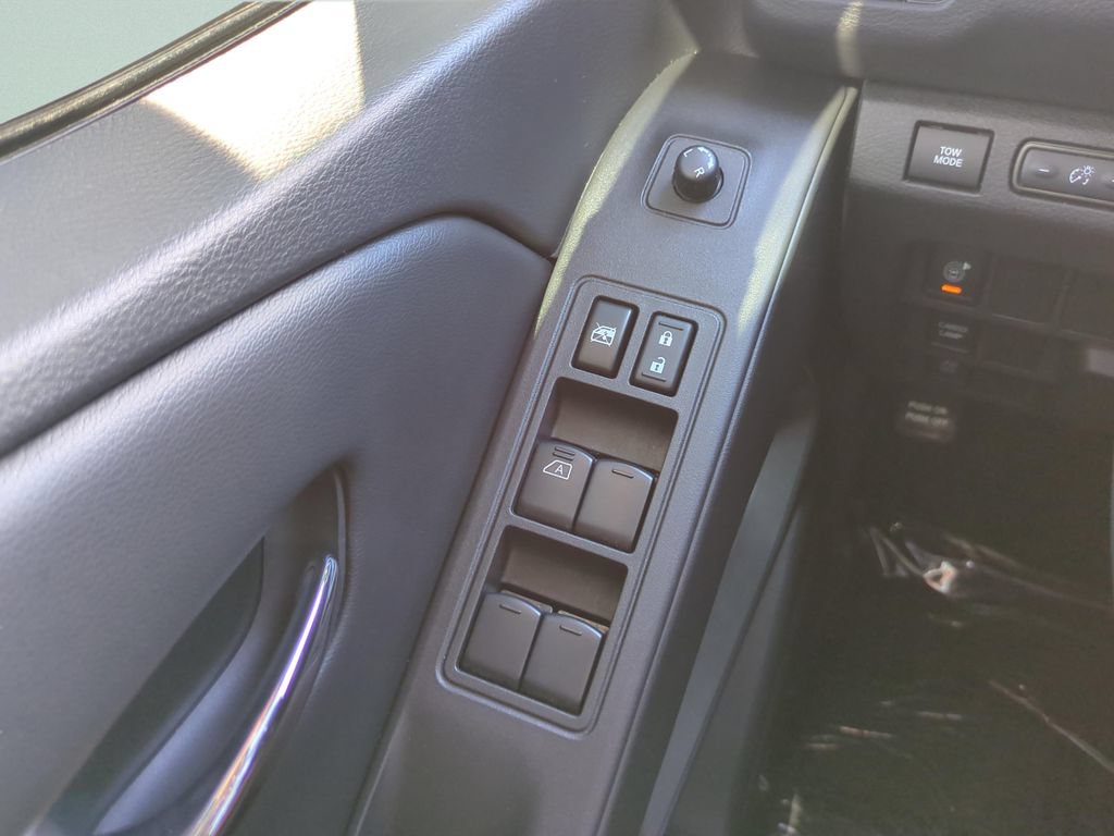 Certified 2025 Nissan Frontier SV w/ SV Convenience Package RWD image 18