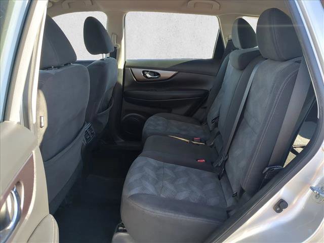 Used 2016 Nissan Rogue S image 18