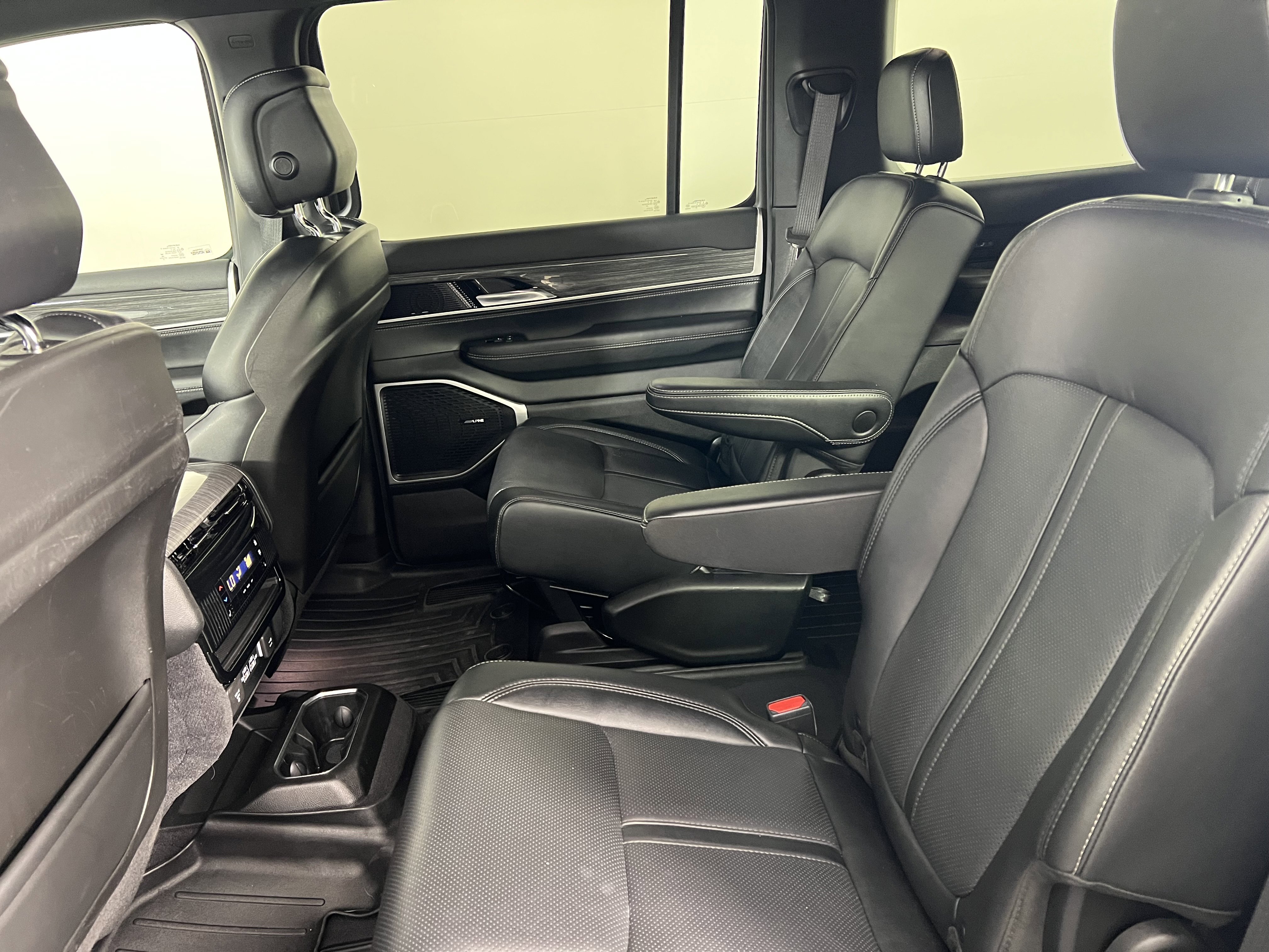 Used 2022 Jeep Wagoneer Series III w/ Flexible Seating Group AWD/4WD image 19
