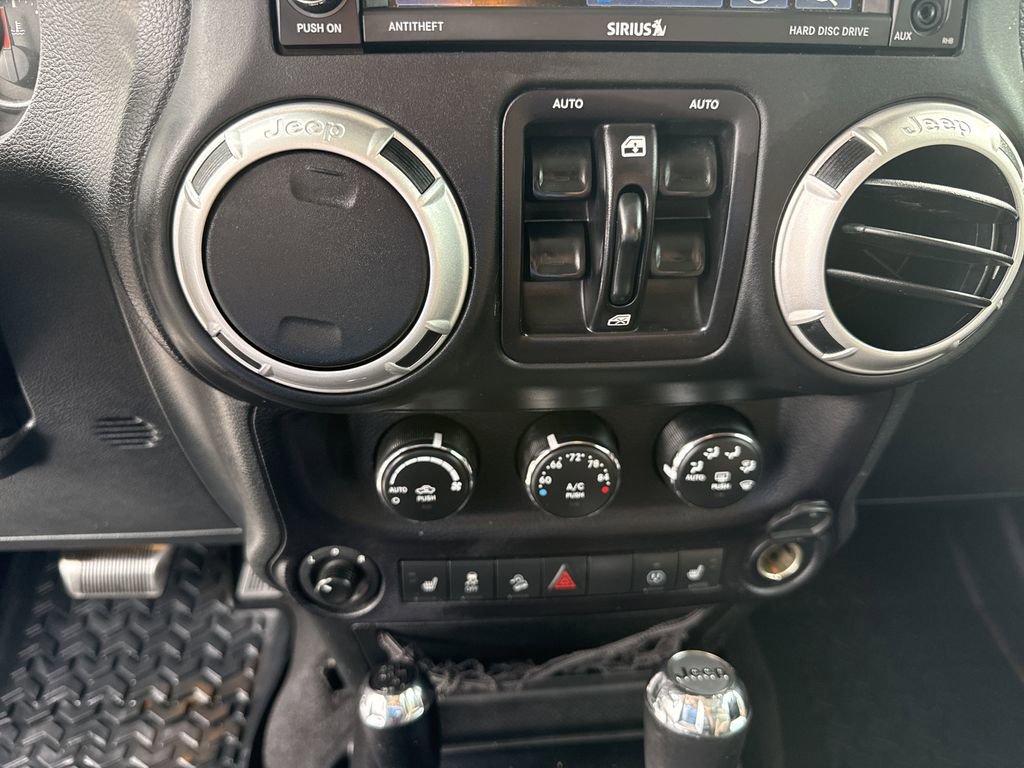 Used 2016 Jeep Wrangler Unlimited Sahara w/ Dual Top Group AWD/4WD image 31
