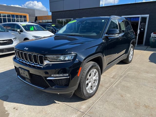 Certified 2023 Jeep Grand Cherokee Limited AWD/4WD image 3