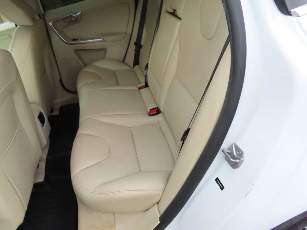 Used 2015 Volvo XC60 T5 image 9
