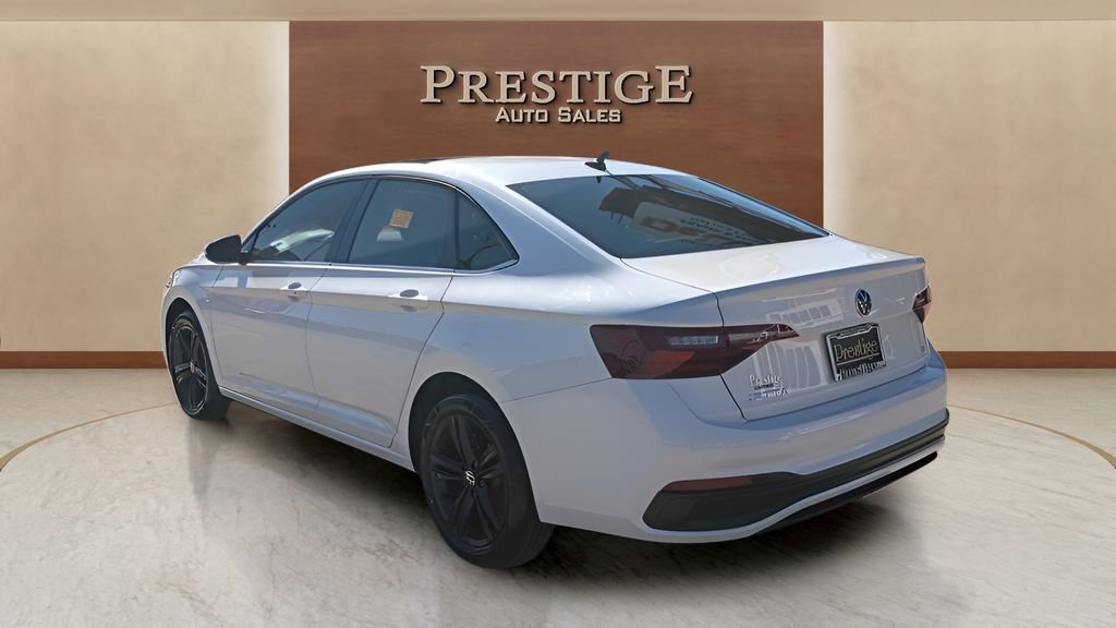Used 2023 Volkswagen Jetta SE image 4