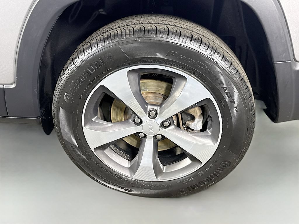 Used 2020 Jeep Cherokee Limited AWD/4WD image 35