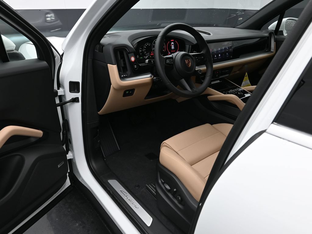 Certified 2026 Porsche Cayenne AWD/4WD image 4