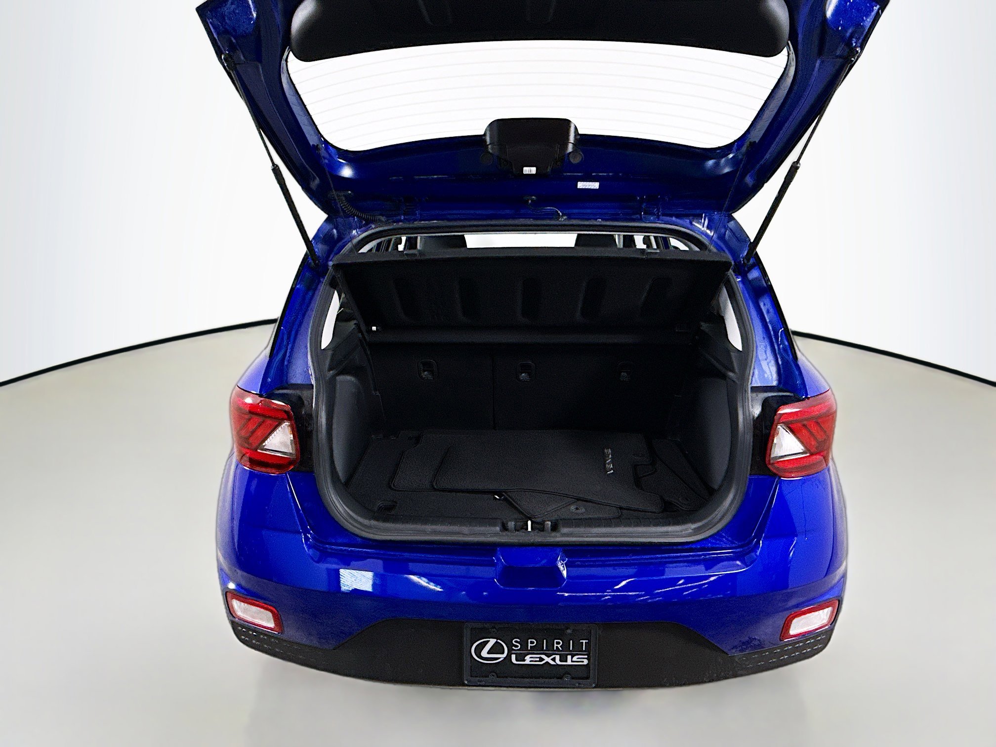 Used 2023 Hyundai Venue Limited image 24