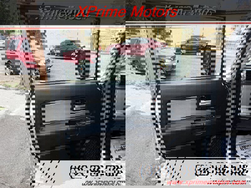 Used 2007 Toyota FJ Cruiser 4WD image 13