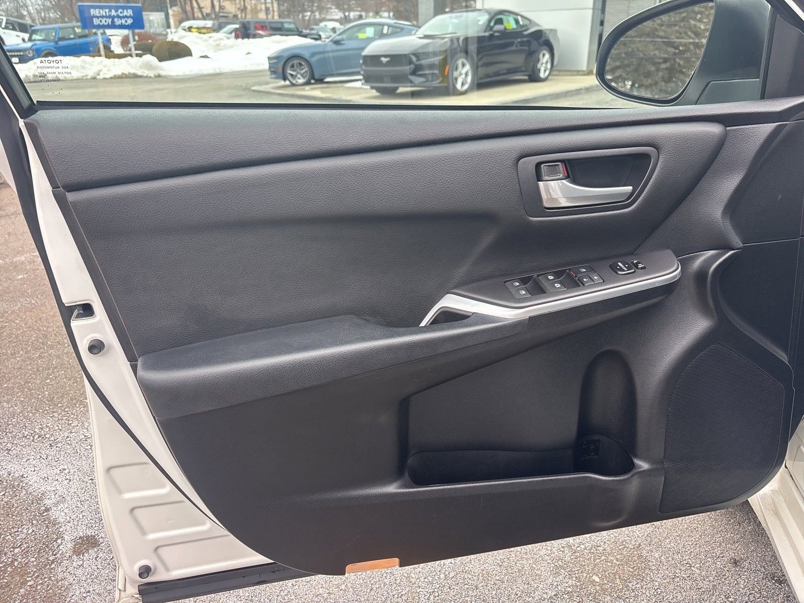 Used 2015 Toyota Camry SE image 38