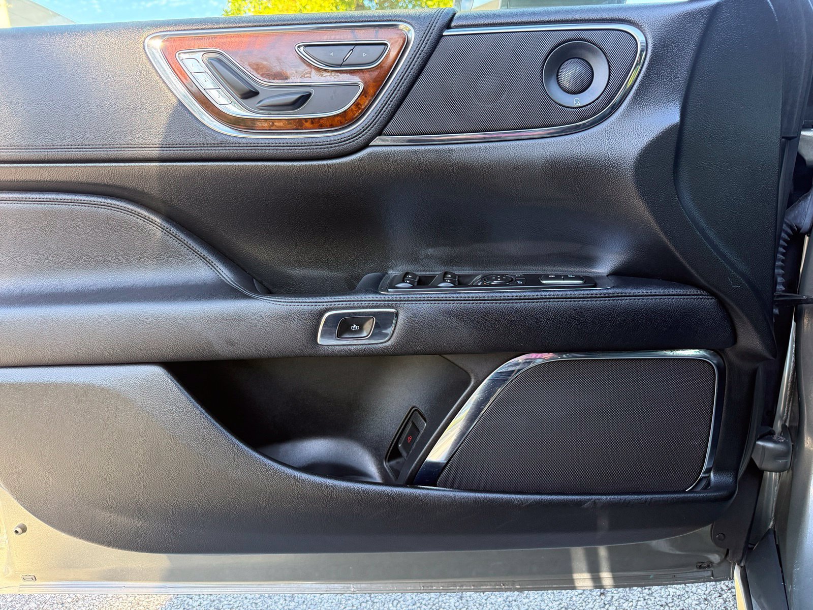 Used 2017 Lincoln Continental Select FWD image 42
