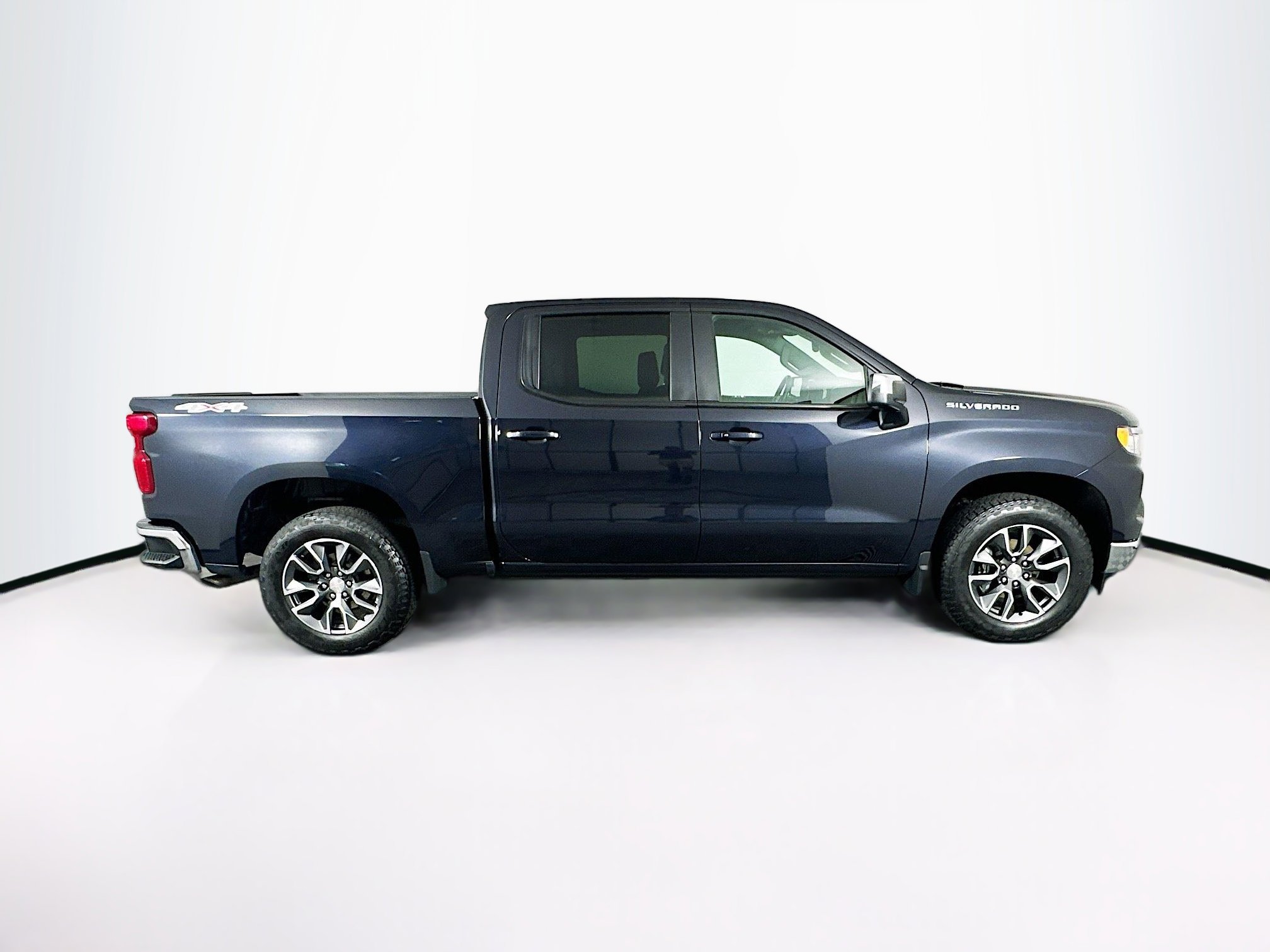 Used 2023 Chevrolet Silverado 1500 LT AWD/4WD image 10