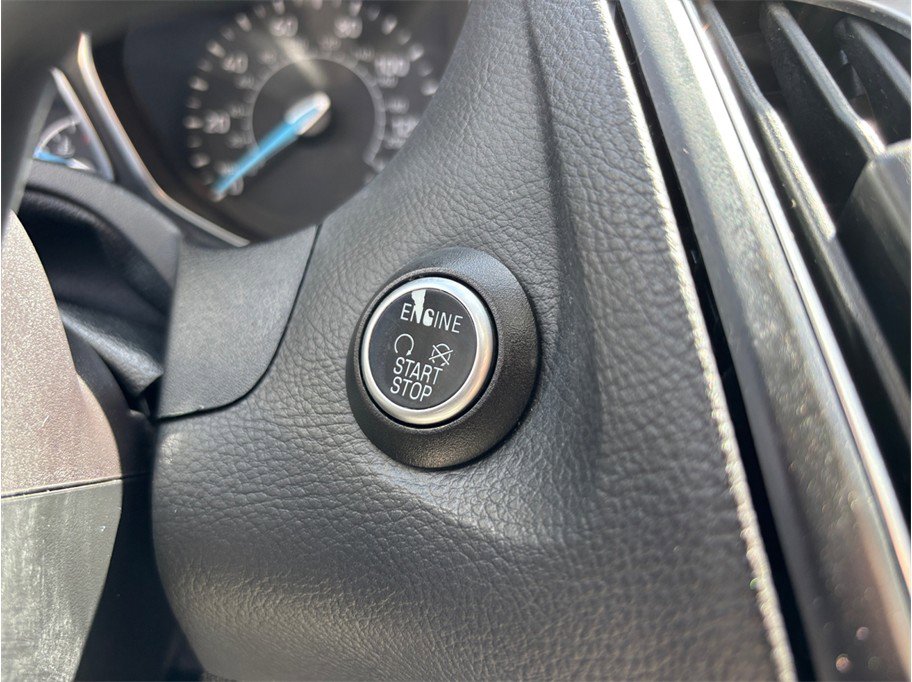 Used 2015 Ford Focus Titanium FWD image 25