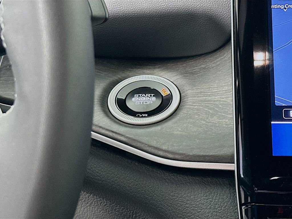 Certified 2025 Jeep Grand Cherokee Limited w/ Black Appearance Package image 31