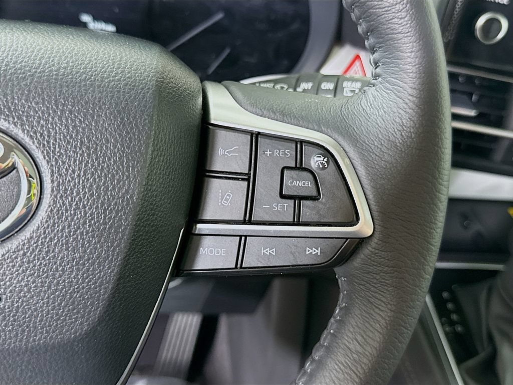 Certified 2025 Toyota Sienna XLE AWD/4WD image 23