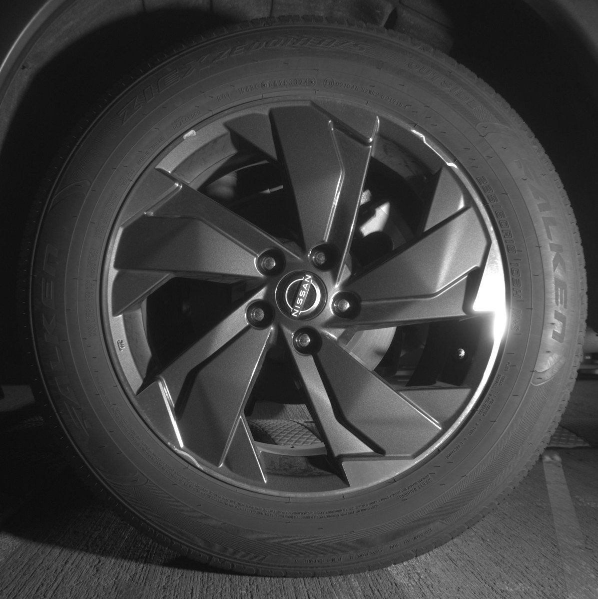 Used 2025 Nissan Rogue SV image 14