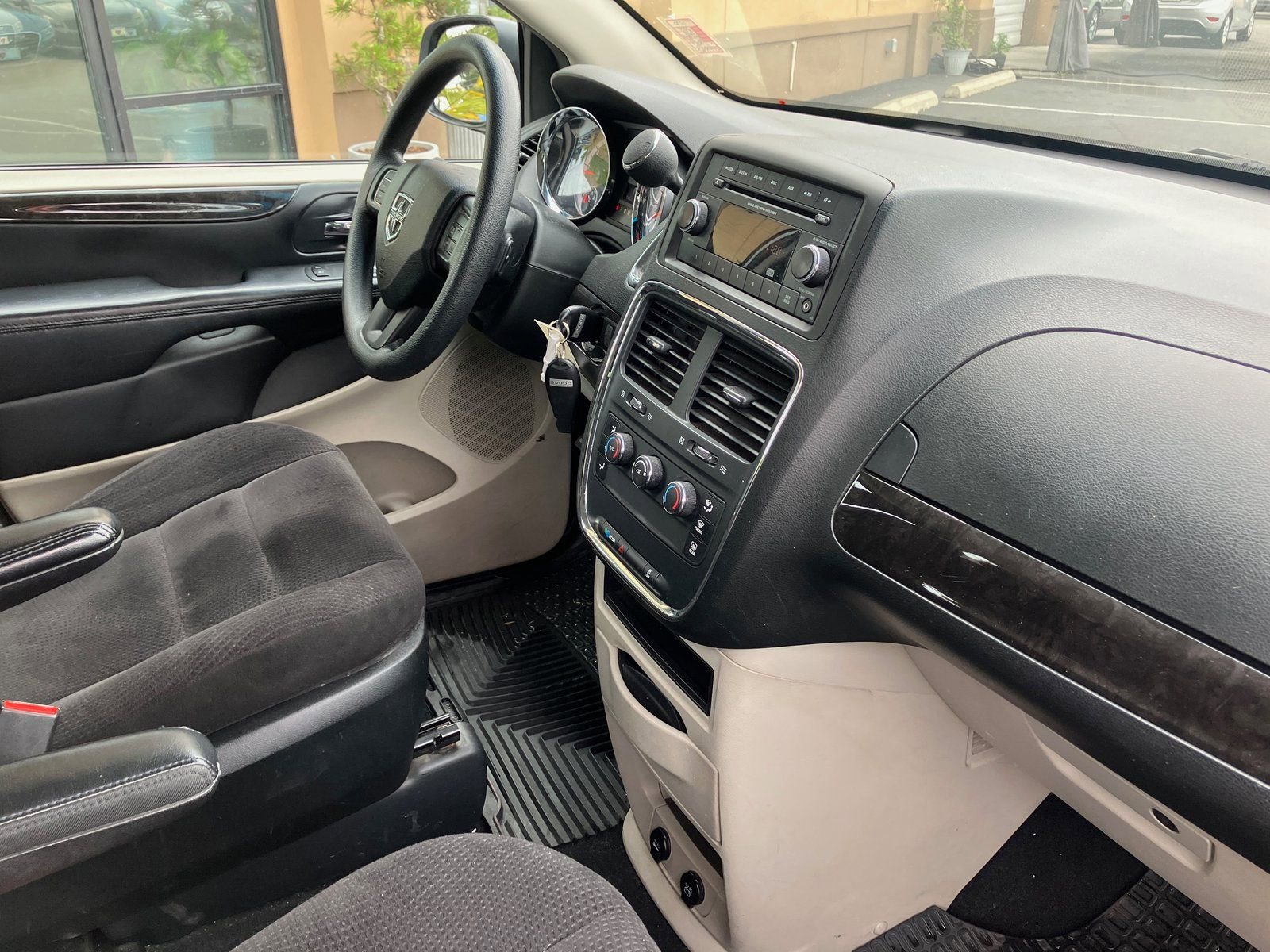 Used 2014 Dodge Grand Caravan American Value Package FWD image 21