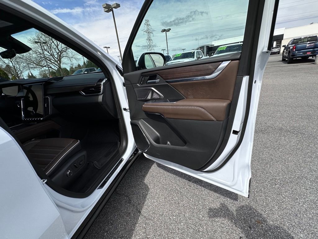 Certified 2026 GMC Acadia Denali Ultimate w/ LPO, Floor Liner Package image 13