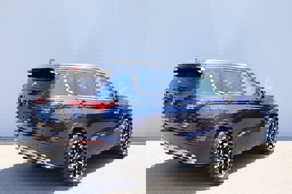 New 2025 Mitsubishi Outlander SEL image 2