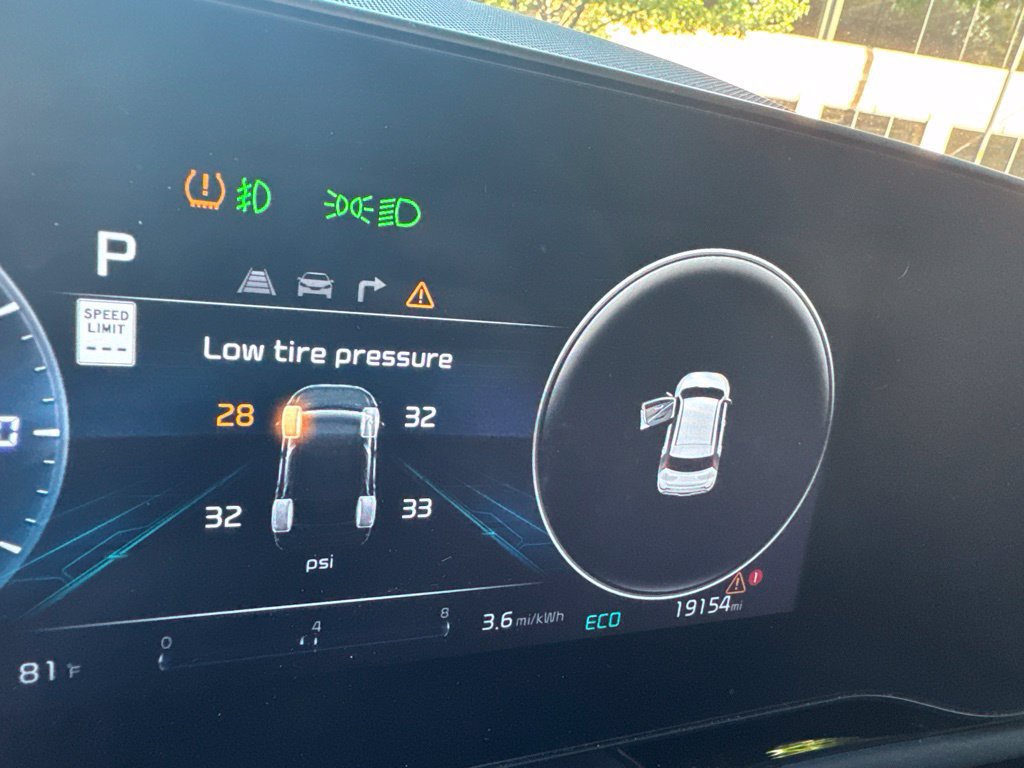 Used 2024 Kia Niro Wave w/ Wave Preserve Package FWD image 16