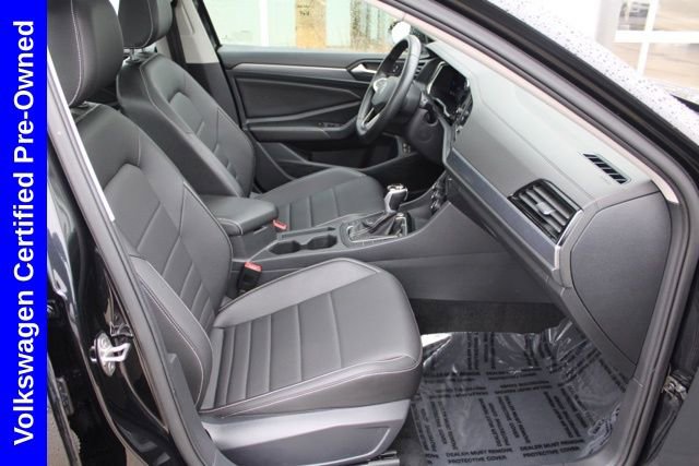 Used 2024 Volkswagen Jetta SE image 18