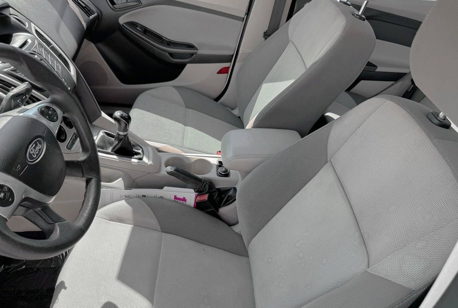 Used 2012 Ford Focus SE FWD image 10