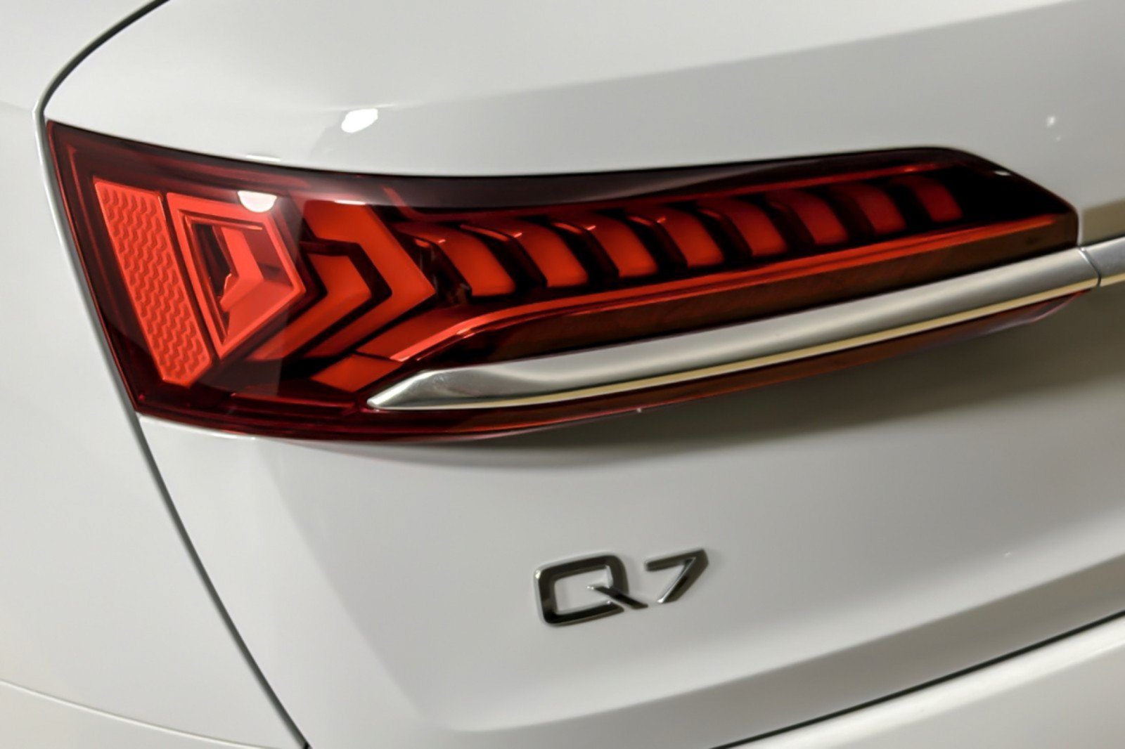 Used 2023 Audi Q7 3.0T Premium w/ Convenience Package AWD/4WD image 25