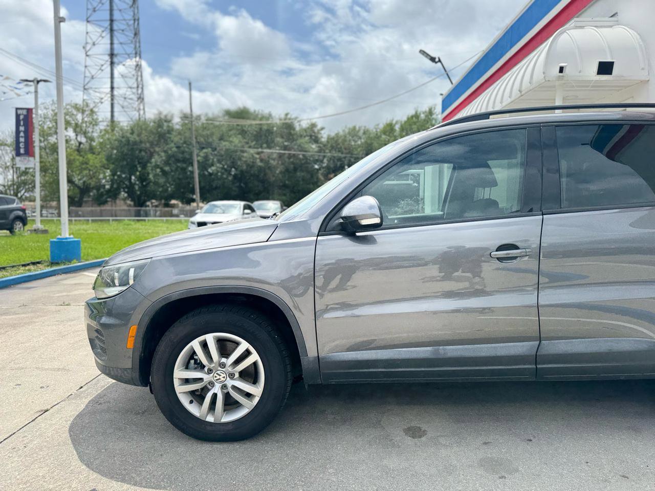 Used 2016 Volkswagen Tiguan S image 22