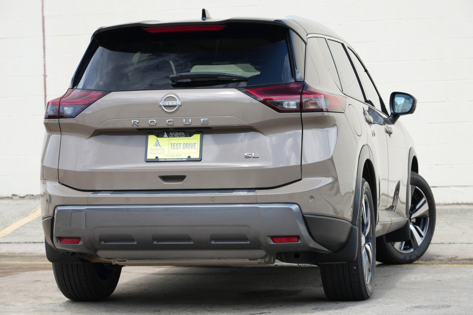 Used 2024 Nissan Rogue SL w/ SL Premium Package FWD image 4