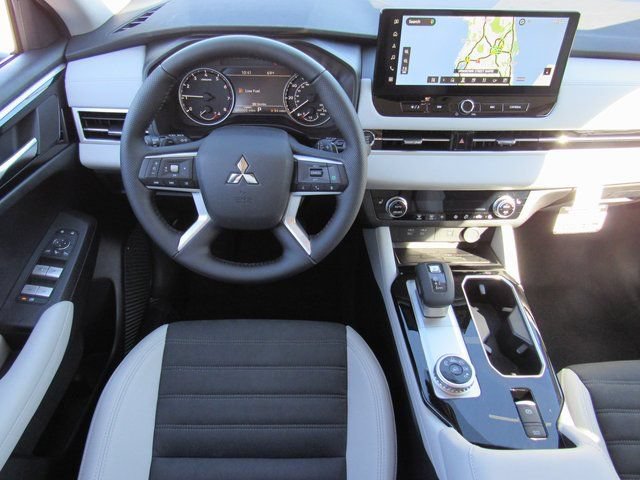 New 2026 Mitsubishi Outlander SE FWD image 10