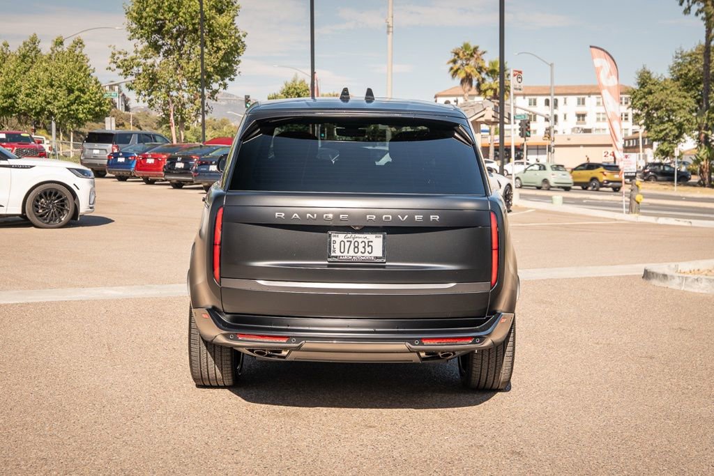 Used 2025 Land Rover Range Rover Long Wheelbase Autobiography image 8