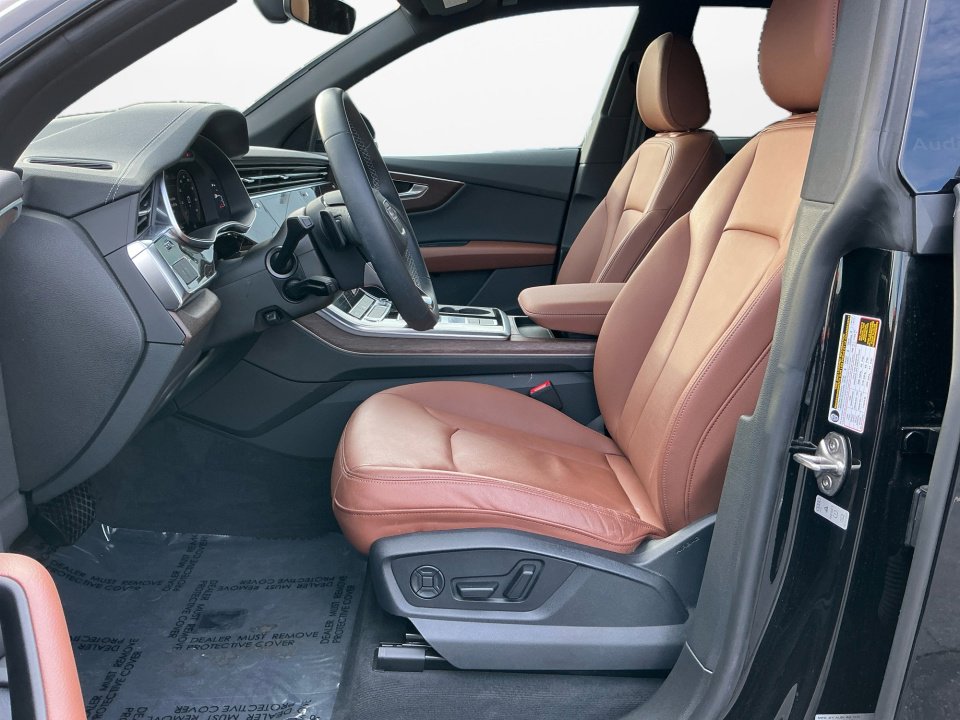 Used 2025 Audi Q8 Premium image 8