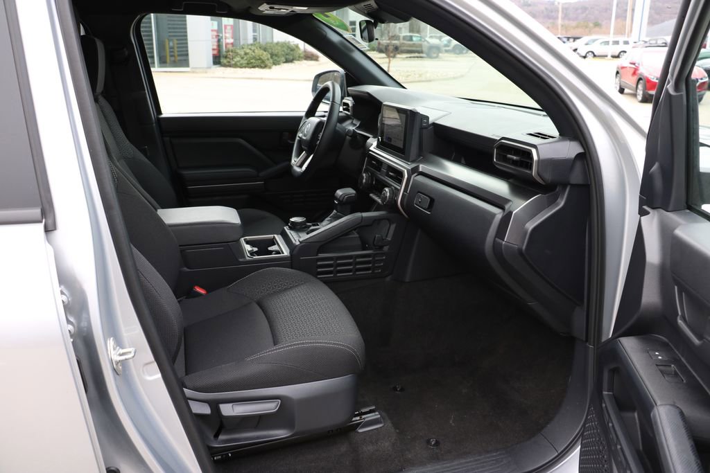 Used 2025 Toyota 4Runner SR5 AWD/4WD image 23