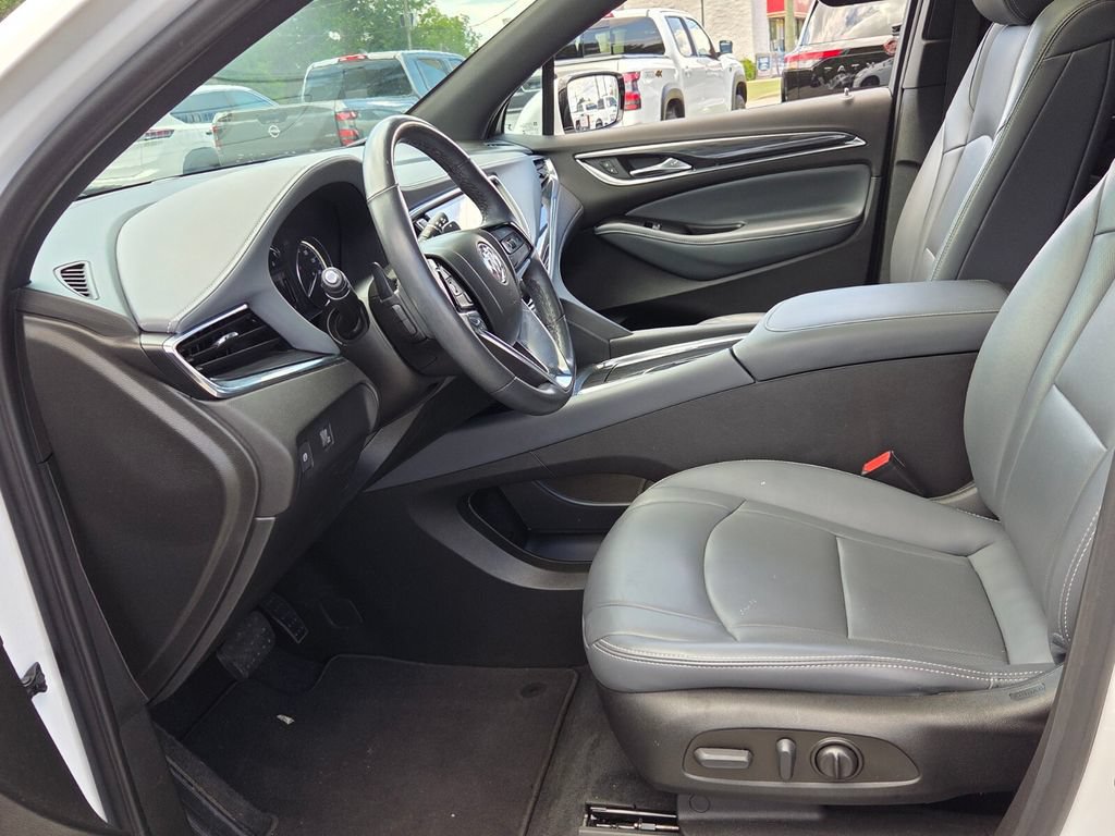 Used 2023 Buick Enclave Essence w/ Experience Buick Package FWD image 3