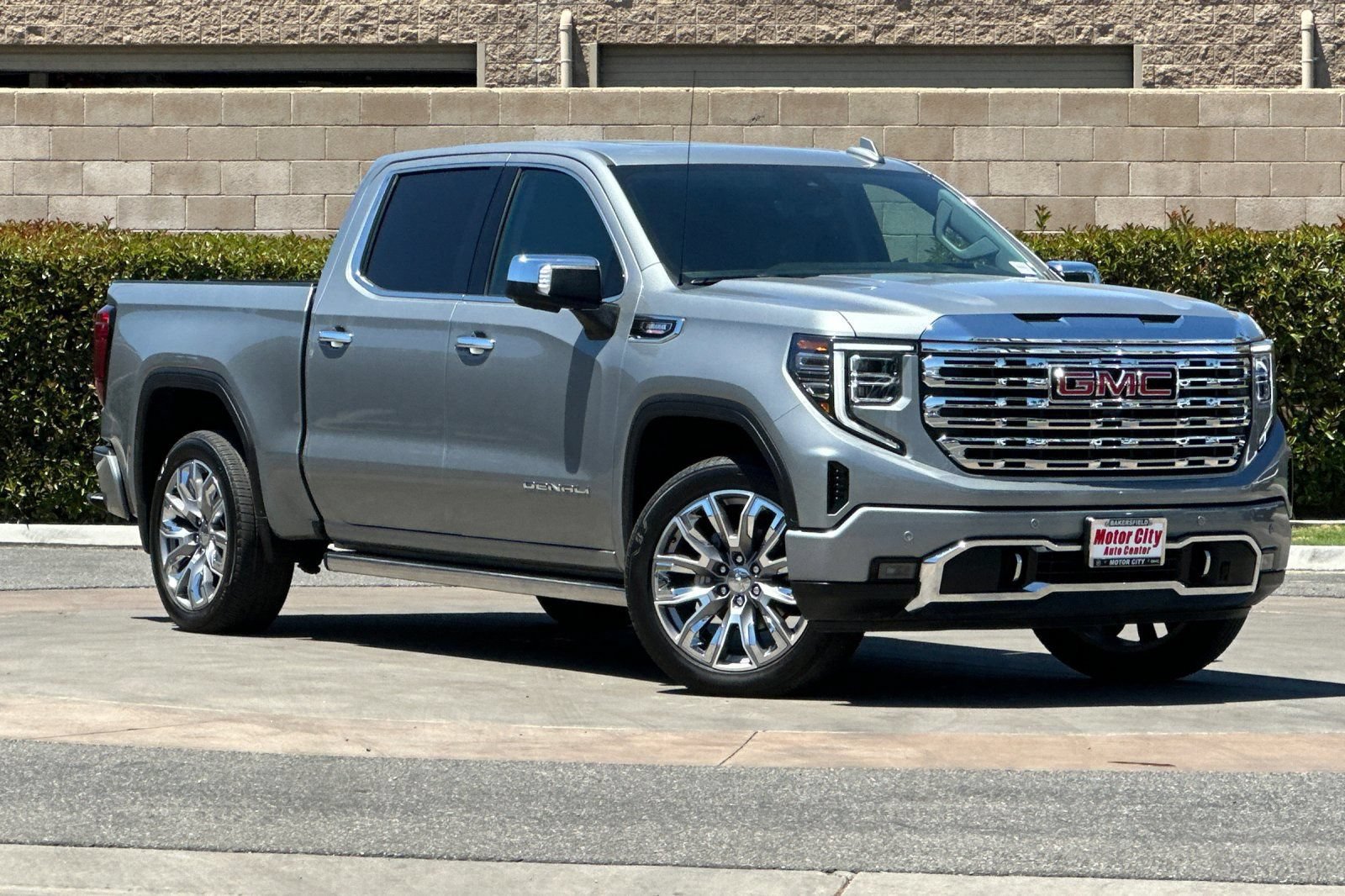 Certified 2025 GMC Sierra 1500 Denali AWD/4WD image 2