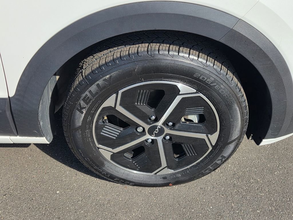 Used 2023 Kia Niro EX FWD image 8
