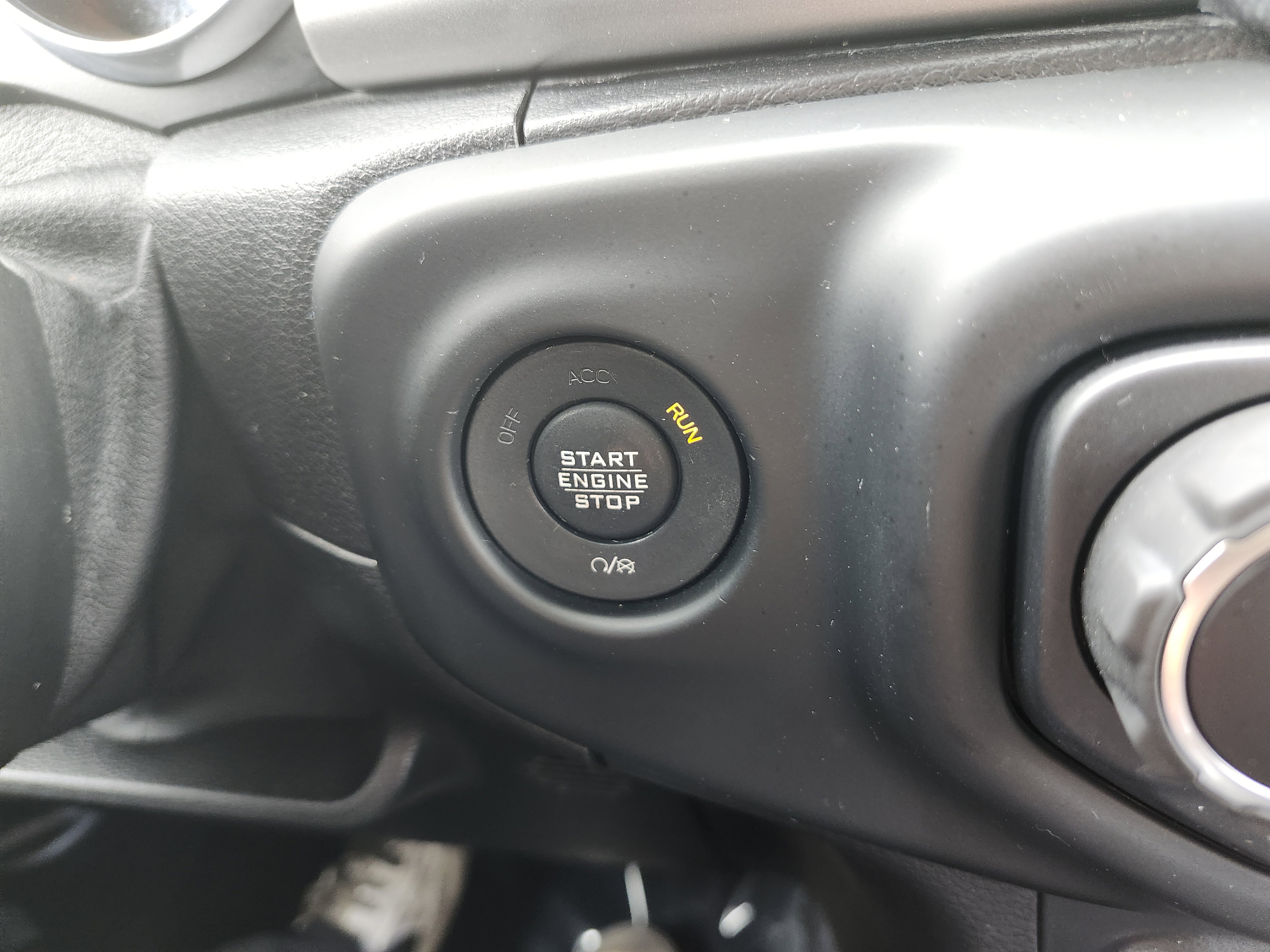 Used 2018 Jeep Wrangler Unlimited Sahara w/ Cold Weather Group AWD/4WD image 8