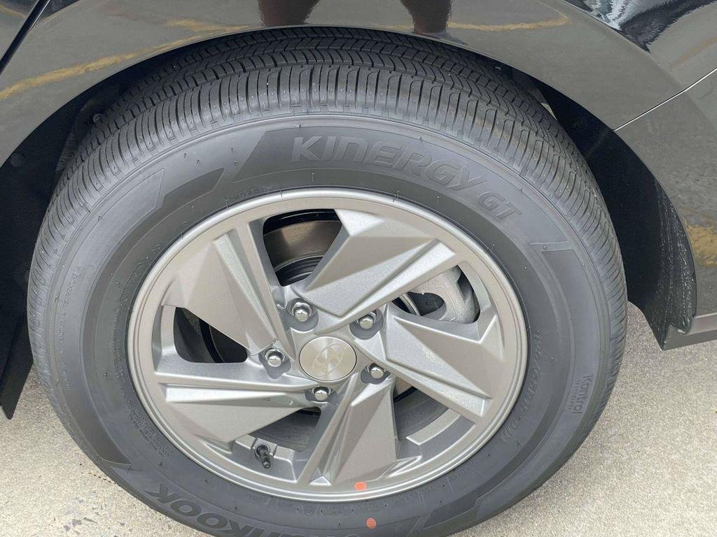 New 2026 Hyundai Elantra SE FWD image 29