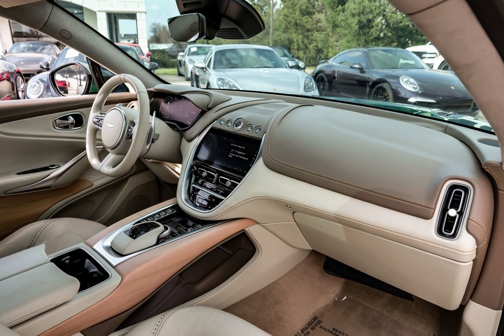 Used 2021 Aston Martin DBX image 10
