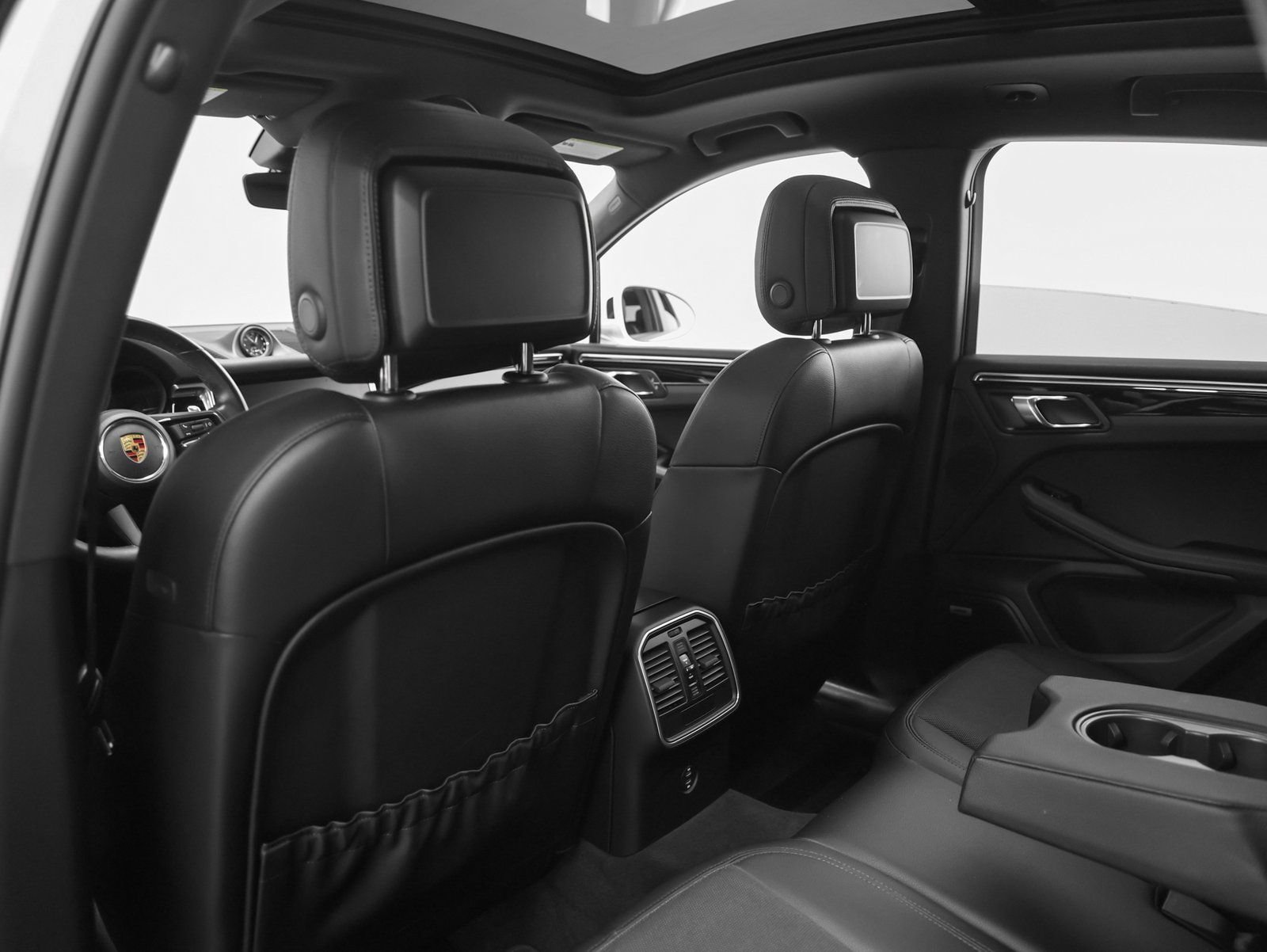 Certified 2022 Porsche Macan image 37