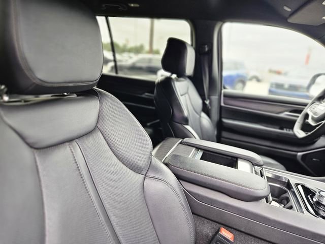 Used 2024 Jeep Wagoneer L Series II w/ Flexible Seating Group image 14