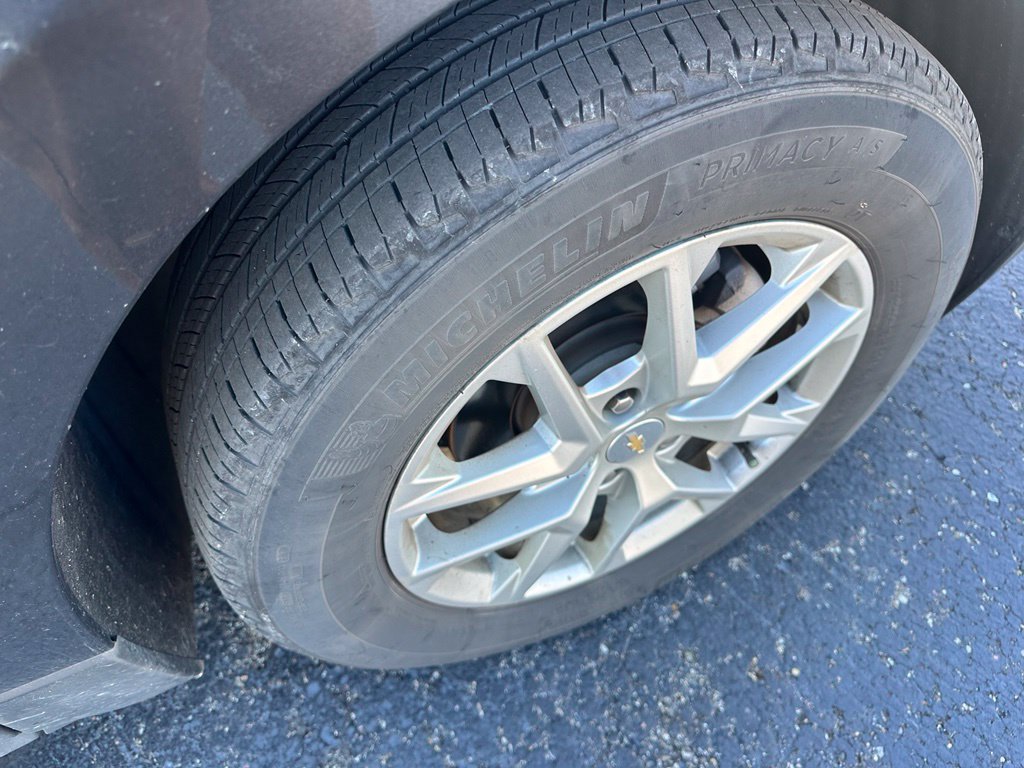 Used 2023 Chevrolet Equinox LT FWD image 9