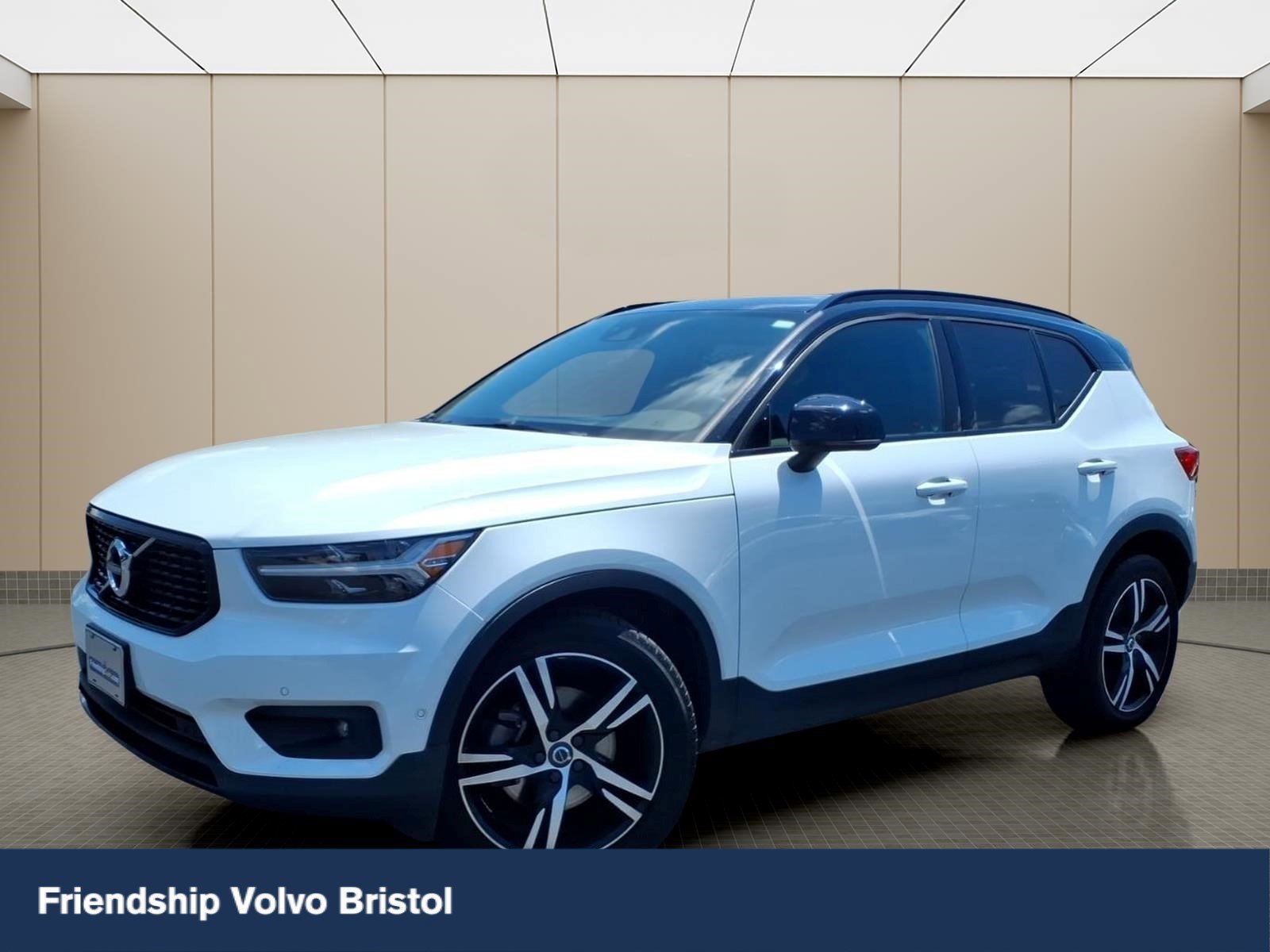 Used 2019 Volvo XC40 T5 R-Design AWD/4WD image 1