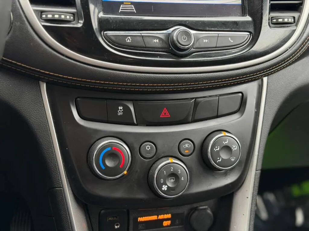 Used 2018 Chevrolet Trax LT w/ LT Convenience Package image 18