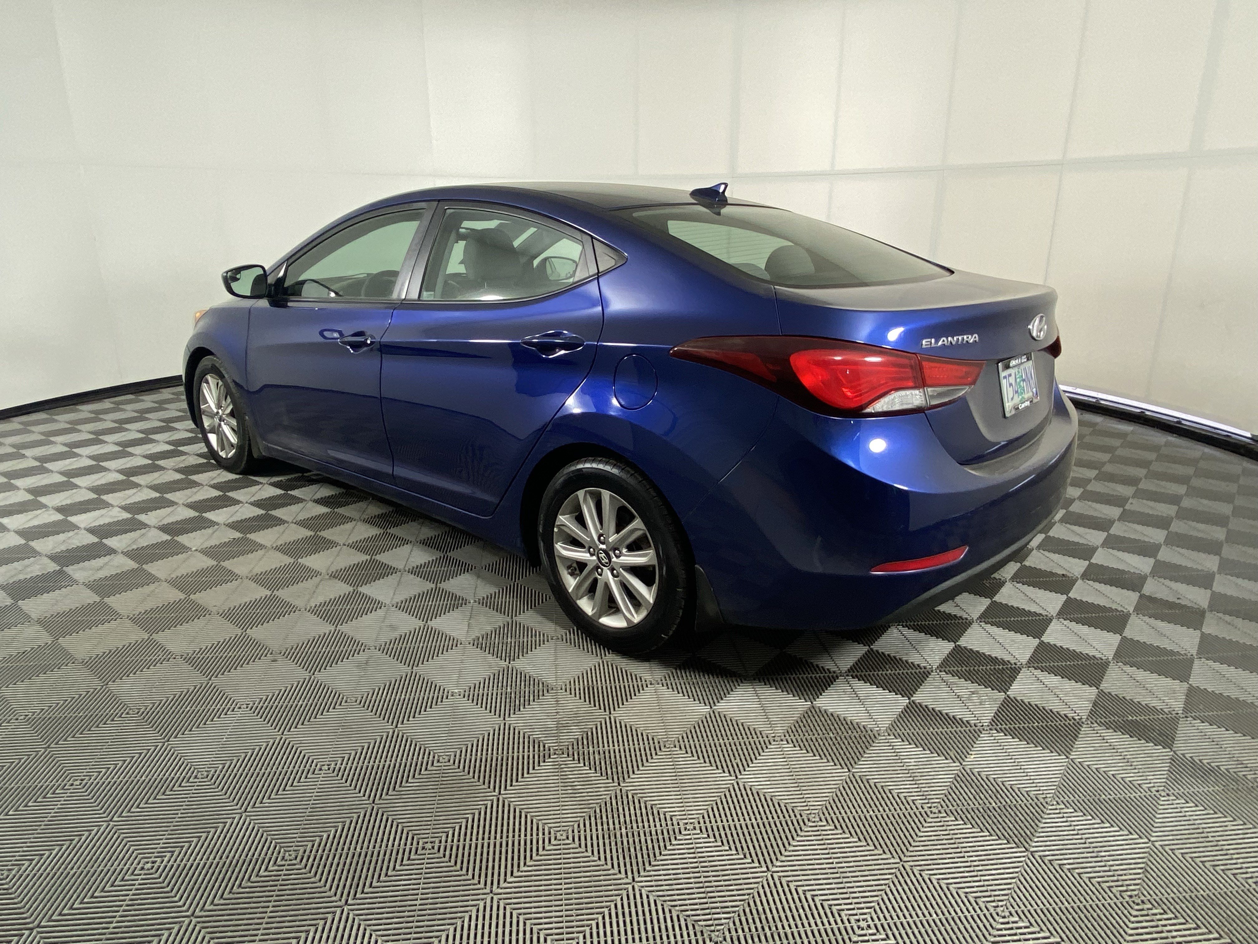 Used 2016 Hyundai Elantra SE w/ Option Group 02 FWD image 3