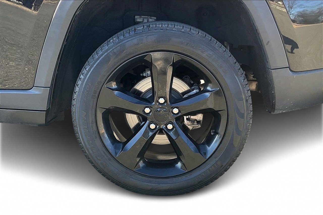 Used 2023 Jeep Grand Cherokee Limited w/ Black Appearance Package image 35