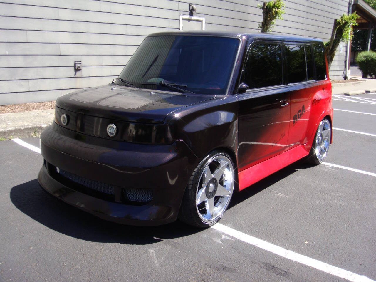 Used 2005 Scion xB FWD image 2