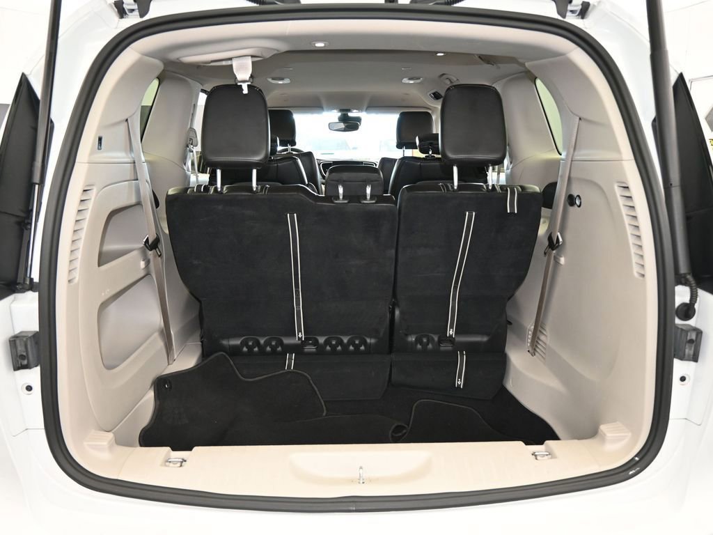 Used 2023 Chrysler Pacifica Touring-L image 38