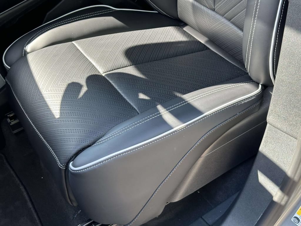 Certified 2026 Cadillac Vistiq Platinum w/ LPO, Floor Liner Package AWD/4WD image 30