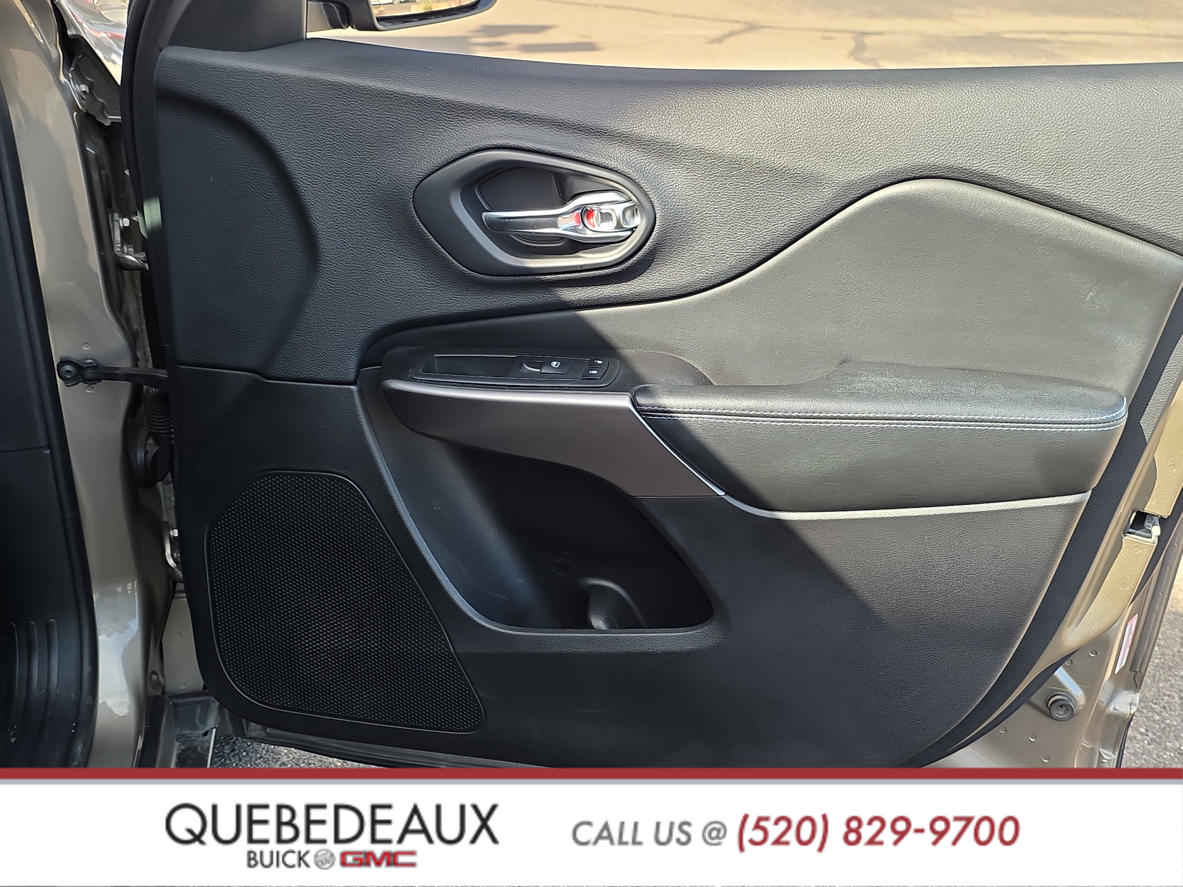 Used 2019 Jeep Cherokee Latitude w/ Popular Appearance Group image 27